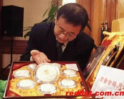 中国贪官容易涉嫌的奢侈“中秋月饼”