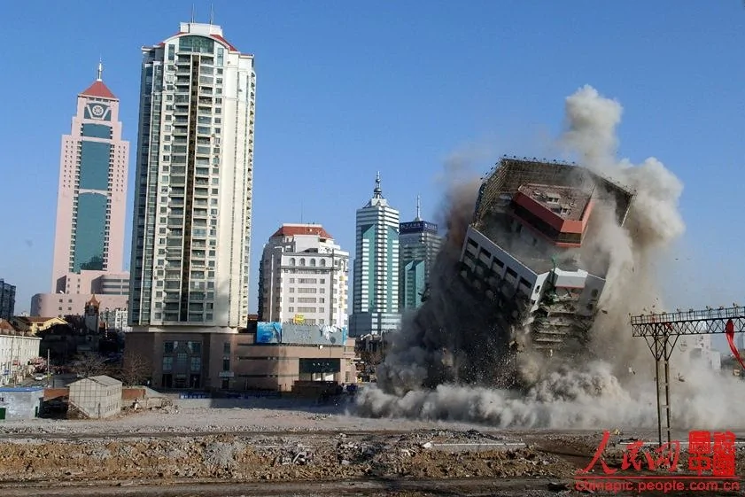 目睹中国怪现象：一幢幢建筑的非正常死亡