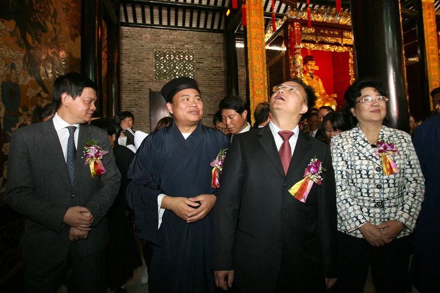 搞笑！？廣州市長城隍廟拜海瑞求無貪腐分子（高清）