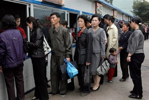 朝鲜百姓日常生活中的各种排队
