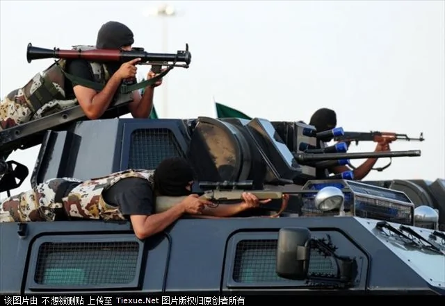 嚇不死你雷死你：沙特大兵的超級後現代迷彩（多圖）