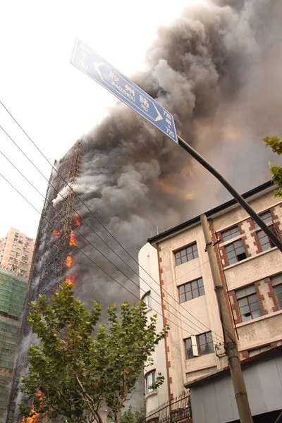 上海高樓火災全程回顧 仍有40餘人至今下落不明(圖/視頻)