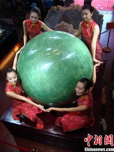 世界上最大夜明珠亮相中国海南文昌 价值22亿元(组图)