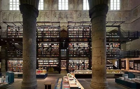 世界上最好書店隱蔽在教堂裡
