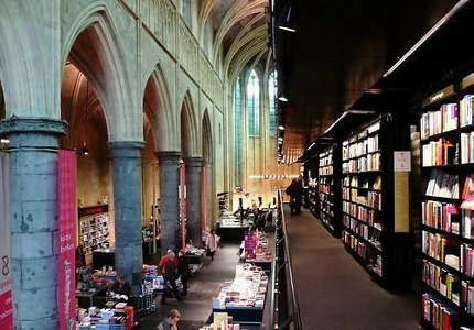 世界上最好書店隱蔽在教堂裡