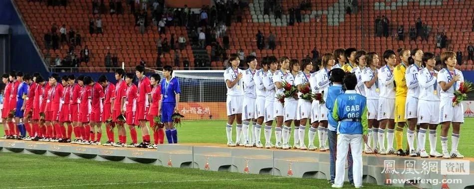 朝鲜女足负日本失金牌 颁奖时背向升旗仪式