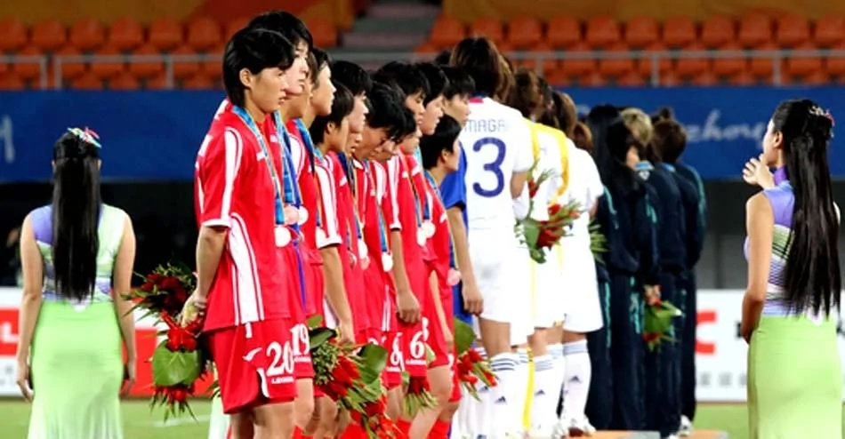 朝鮮女足負日本失金牌 頒獎時背向升旗儀式