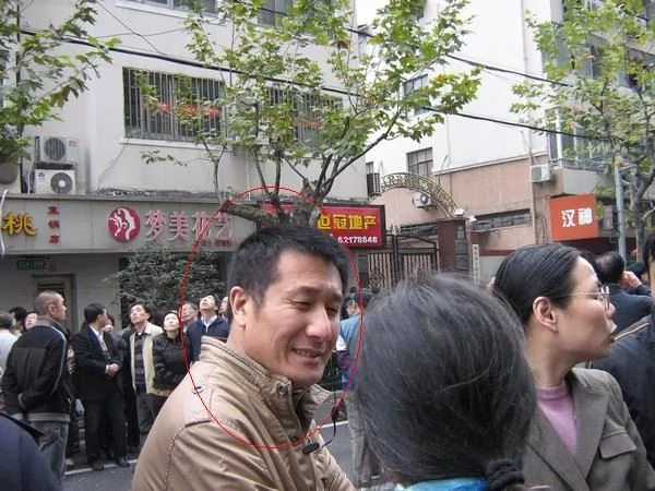 活跃在上海特大火灾现场周围的市级卧底大起底(图)/上海维权