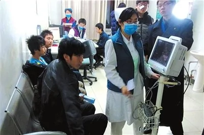 北京一大學生帶父親闖入宿舍打傷21名同學(圖)