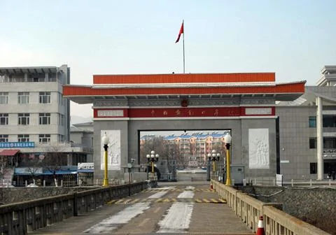 图们江大桥桥头的中国“国门”
