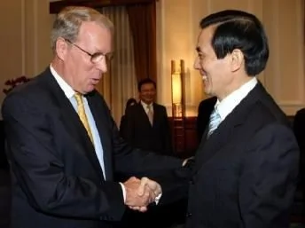 台灣總統馬英九2011年1月24日會見美國在台協會主席薄瑞光。