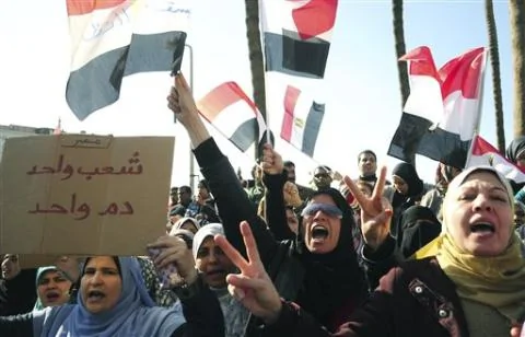 埃及反穆巴拉克抗议者游行示威时高喊口号