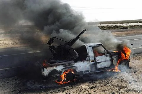 卡扎菲军队空袭石油港口城市布雷加