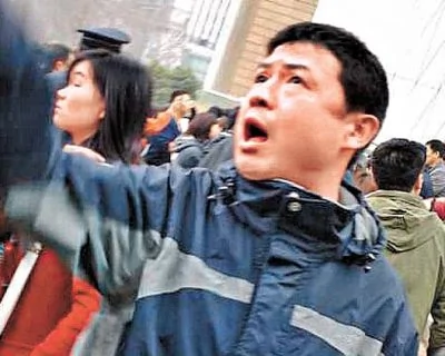 南京千人静坐抗议屠杀梧桐树