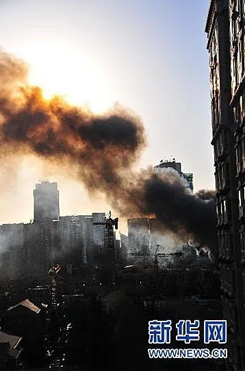 北京央視新址附近起火 現場濃煙滾滾