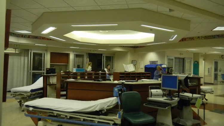 实拍：美国芝加哥最大的穷人免费医院——慈爱医院(多图)
