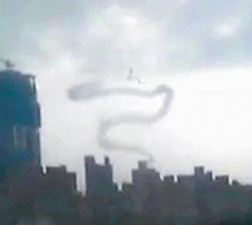 罕見龍捲風「奇襲」台北 空中呈現「龍」形