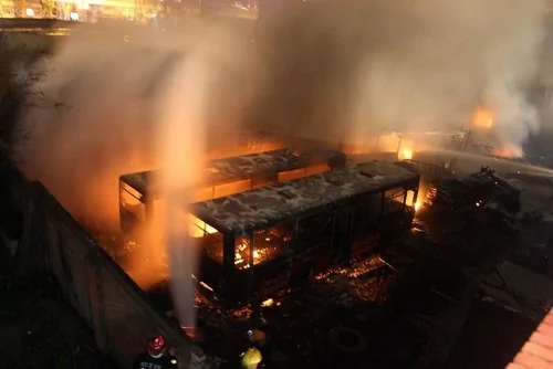 哈尔滨发生连环爆炸 现场火光冲天