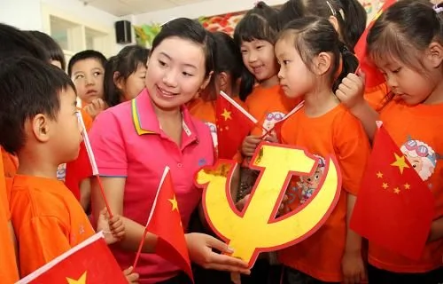 中国、朝鲜和古巴三个社会主义国家的孩子们