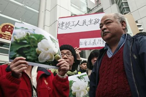 2月20號：茉莉花革命抗議者在中國駐香港聯絡辦公室前