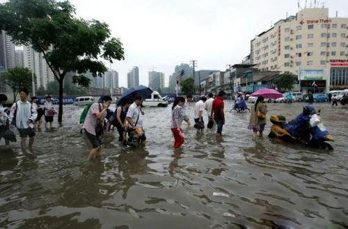 長江流域重鎮武漢暴雨後的慘狀
