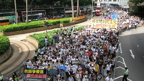 香港移交14周年「22萬人上街」