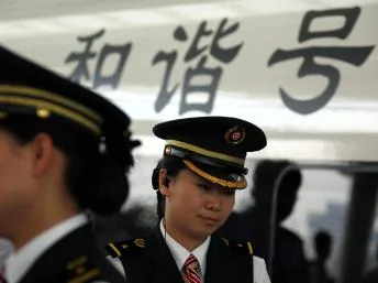 京沪高铁开通仅11天即出事引舆论反思
