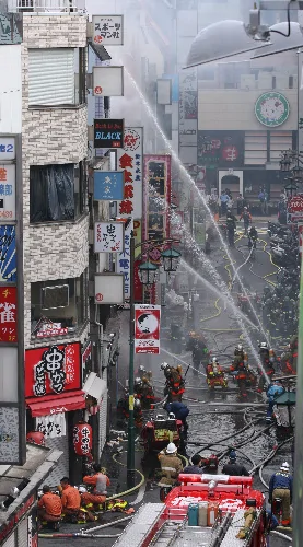 「亞洲最大紅燈區」歌舞伎町發生大火 燒毀6棟樓(組圖)