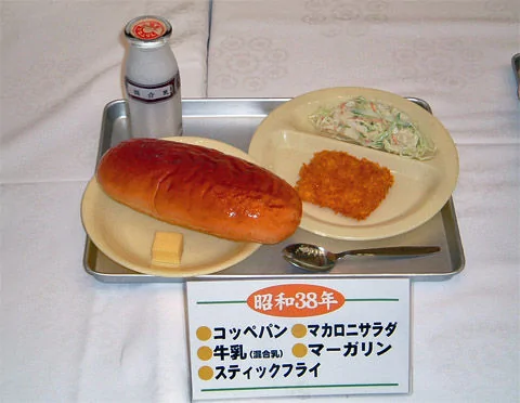 看日本小学生近110年的免费午餐变迁史