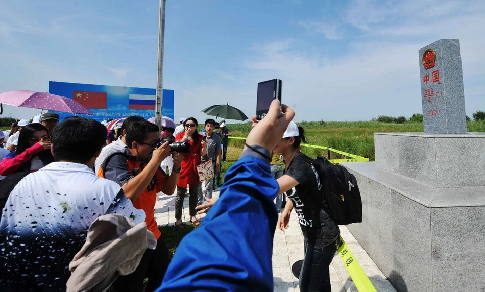 高清：一岛两国！首批150名中国游客登中俄边境黑瞎子岛
