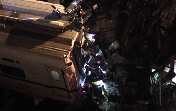 紀實：溫州動車追撞墜橋事故
