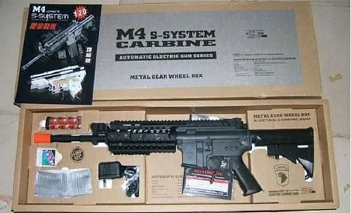 警方称李天一"冲锋枪"为塑料玩具枪 网民质疑