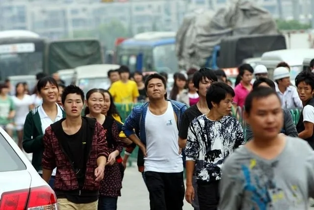 溫州信泰員工千人遊行堵路討工資