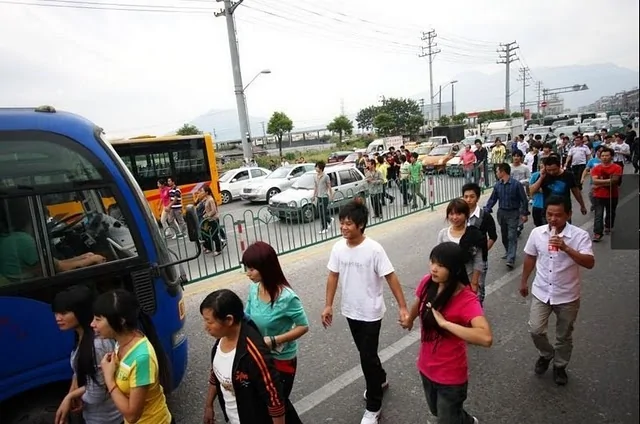 溫州信泰員工千人遊行堵路討工資