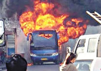 汽油彈襲巴士 燒死乘客