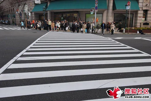看看日本人是如何過馬路的