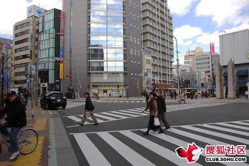 看看日本人是如何过马路的