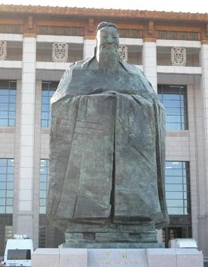 曾經矗立在北京國家博物館前的孔子雕像