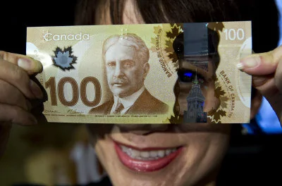 加拿大进入塑胶钞票时代