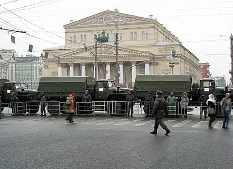 大示威当天莫斯科当局部署在莫斯科大剧院附近的内务部队