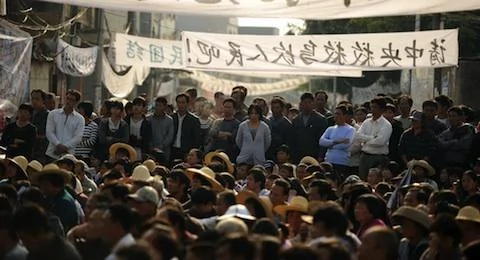 广东乌坎民众集会要求政府采取行动制止非法征地