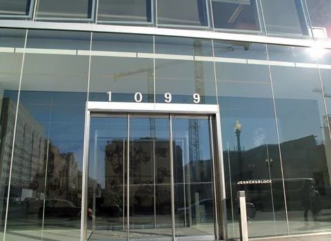 央央视未来在华盛顿演播中心所在的楼，1099纽约大道