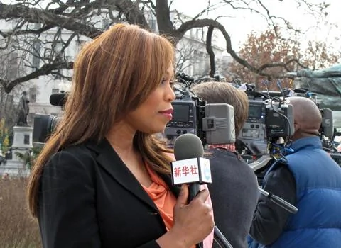 新華社僱用的美國記者報道2011年聖誕樹到達國會