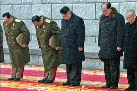 12月28號，北韓新領導人金正恩(中)在北韓已故領導人金正日的葬禮上。