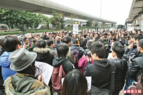 中联办外群情汹涌，要求孔庆东向港人道歉