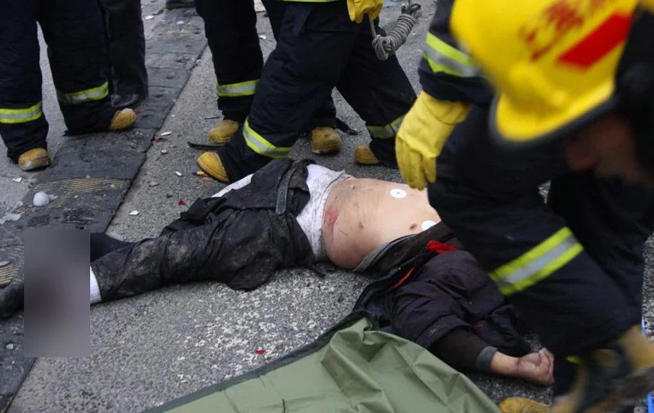 慘！上海失控轎車連撞兩車 一對男女被燒死車內(現場圖/慎入)