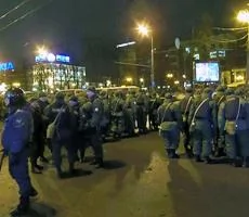 3月5日普西金廣場旁大街上的俄羅斯精銳部隊，傑爾任斯基師士兵