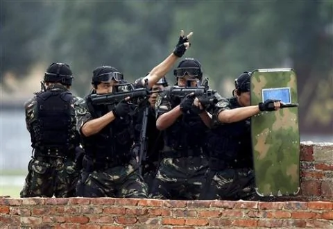 中国特种部队2010年在军事演习中。中国军队将把改进后的游戏软件发给部队中国特种部队2010年在军事演习中。中国军队将把改进后的游戏软件发给部队