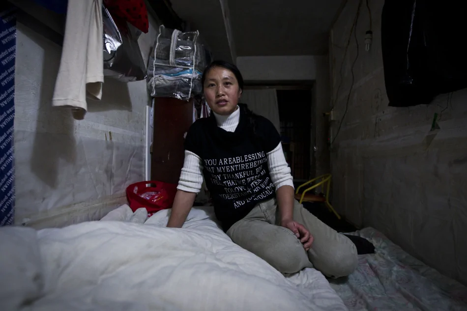 心酸拍摄：深圳“保姆村”真实生活 吃苦受累都为了孩子