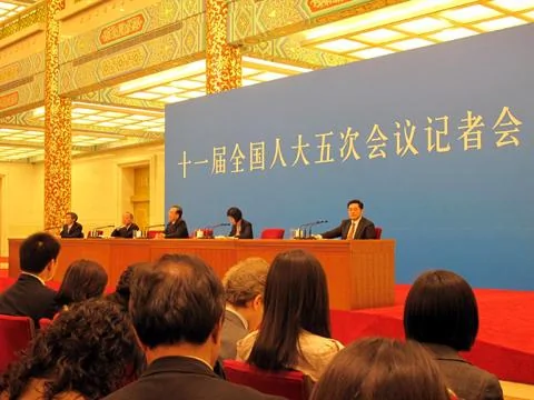 中国总理温家宝在“两会”后举行记者会